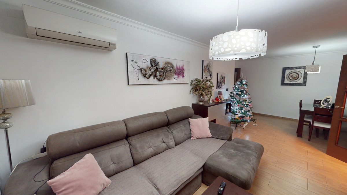 Se vende Apartamento Planta Media de 3 dormitorios en Costa Del Sol East, Málaga, España