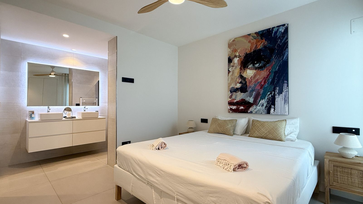 2 Bed Apartment for sale in Estepona Costa Del Sol, Málaga, Spain