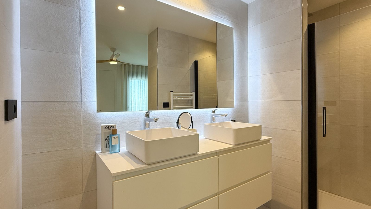 2 Bed Apartment for sale in Estepona Costa Del Sol, Málaga, Spain