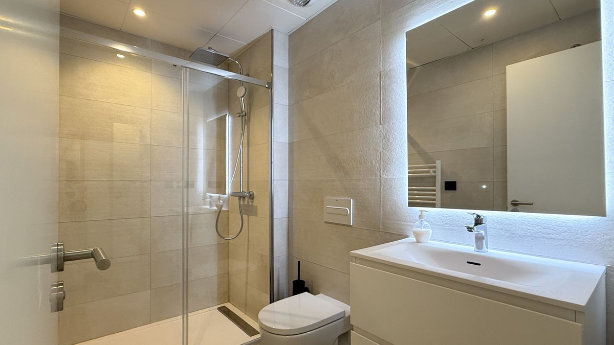 2 Bed Apartment for sale in Estepona Costa Del Sol, Málaga, Spain