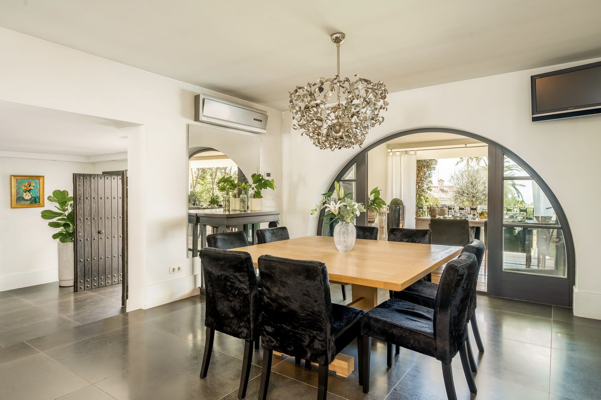 5 Bed Townhouse for sale in El Paraiso Costa Del Sol, Málaga, Spain