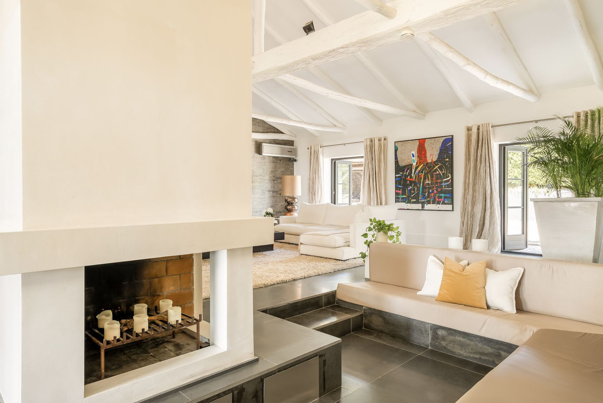 5 Bed Townhouse for sale in El Paraiso Costa Del Sol, Málaga, Spain