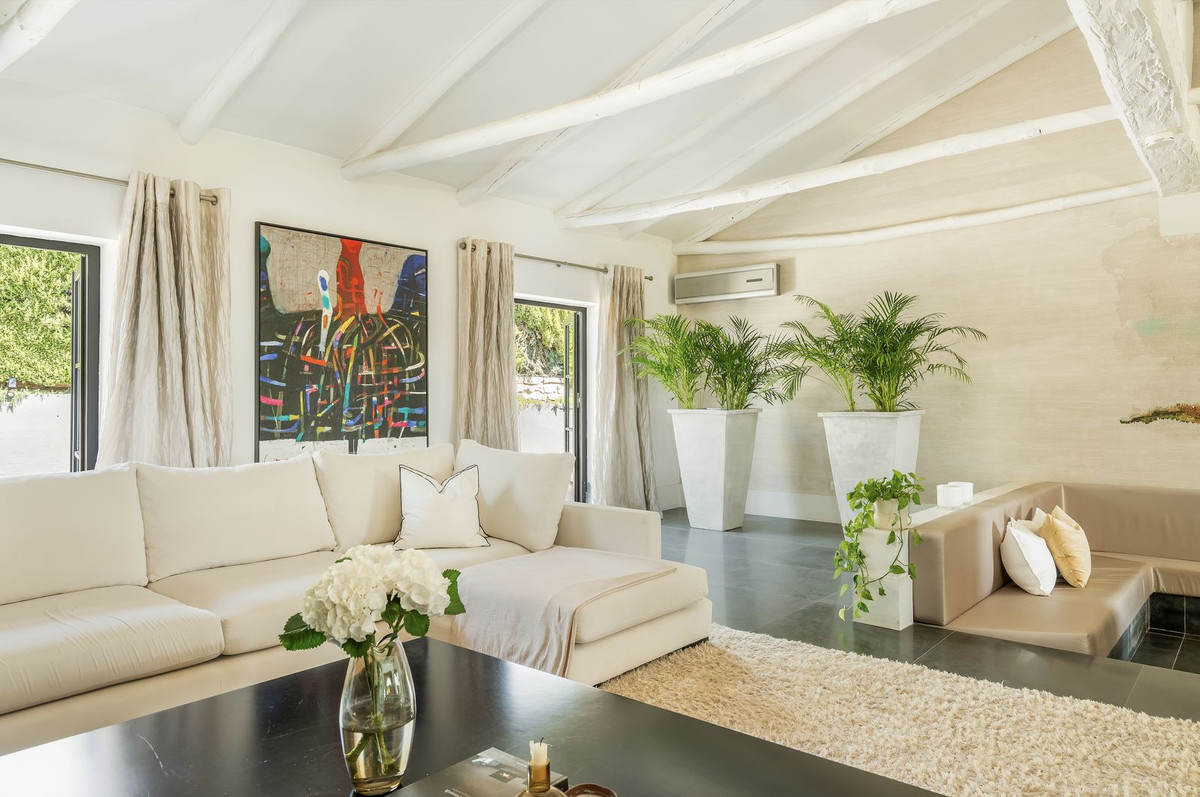 5 Bed Townhouse for sale in El Paraiso Costa Del Sol, Málaga, Spain