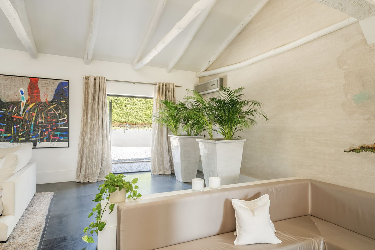 5 Bed Townhouse for sale in El Paraiso Costa Del Sol, Málaga, Spain