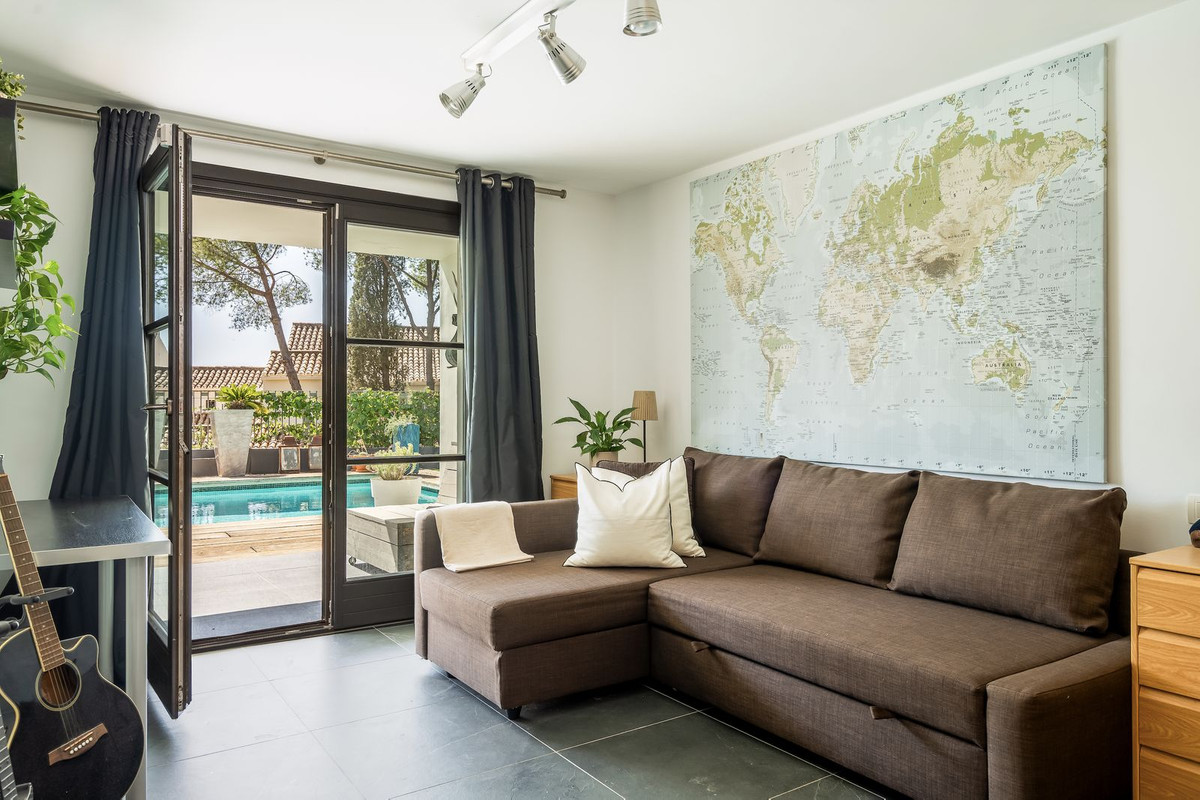 5 Bed Townhouse for sale in El Paraiso Costa Del Sol, Málaga, Spain