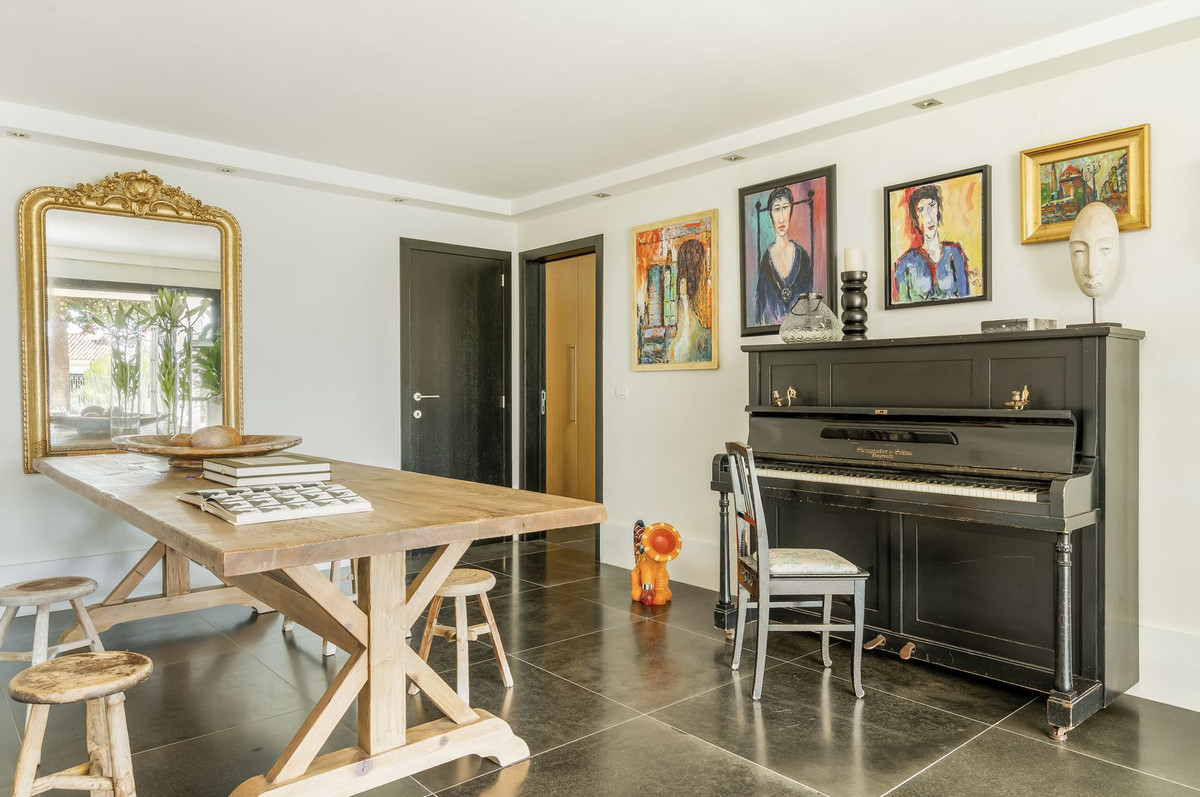 5 Bed Townhouse for sale in El Paraiso Costa Del Sol, Málaga, Spain