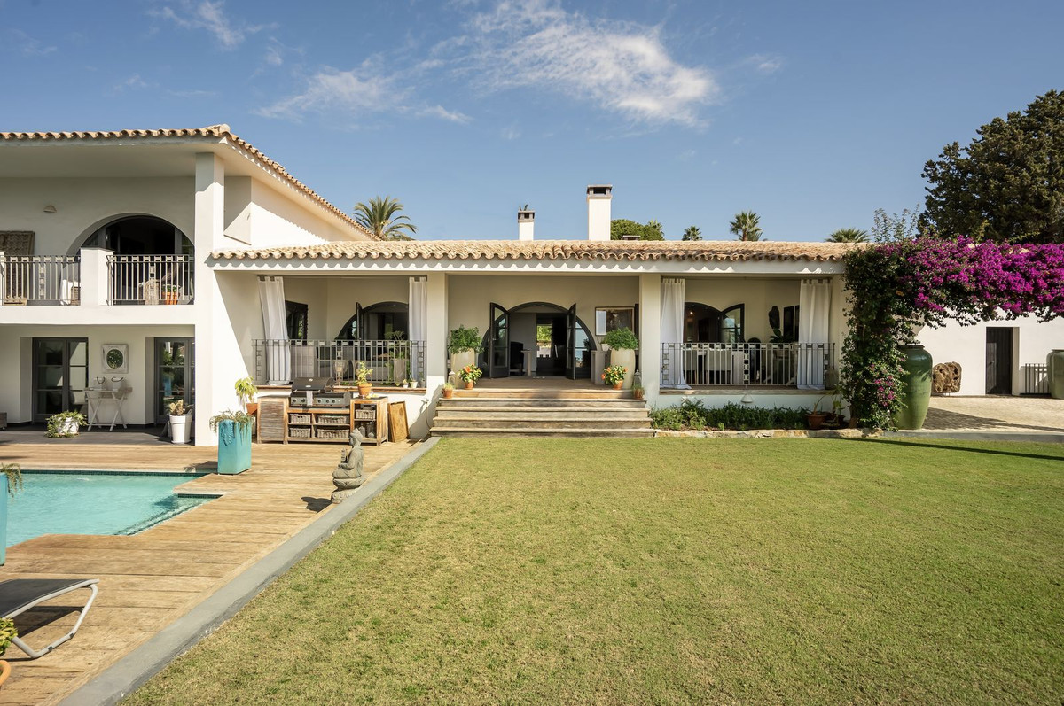 5 Bed Townhouse for sale in El Paraiso Costa Del Sol, Málaga, Spain