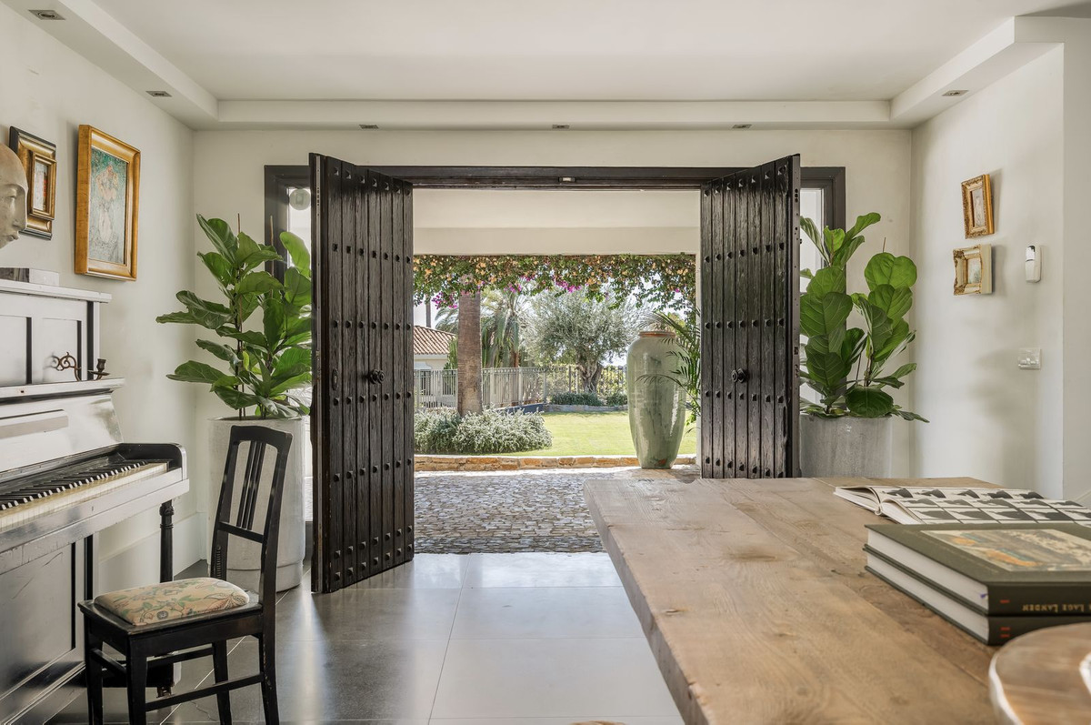 5 Bed Townhouse for sale in El Paraiso Costa Del Sol, Málaga, Spain