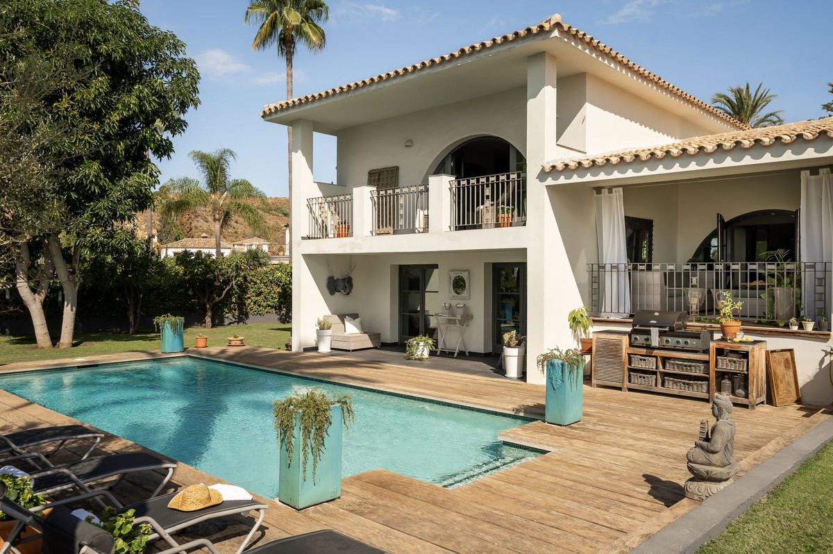 5 Bed Townhouse for sale in El Paraiso Costa Del Sol, Málaga, Spain