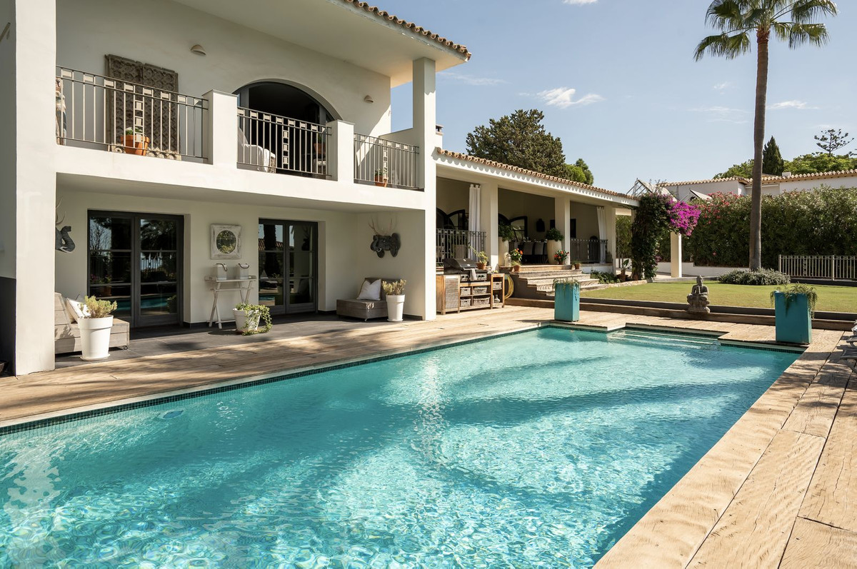 5 Bed Townhouse for sale in El Paraiso Costa Del Sol, Málaga, Spain