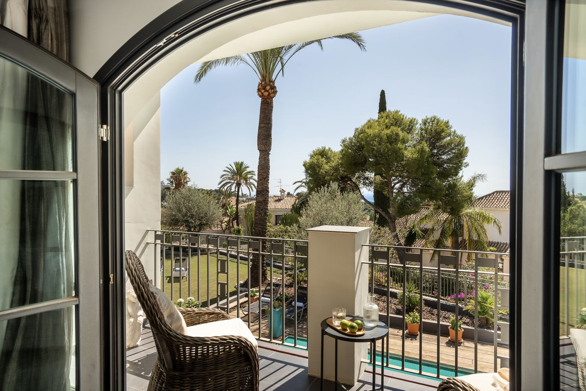 5 Bed Townhouse for sale in El Paraiso Costa Del Sol, Málaga, Spain