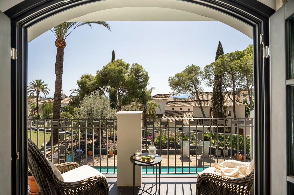5 Bed Townhouse for sale in El Paraiso Costa Del Sol, Málaga, Spain