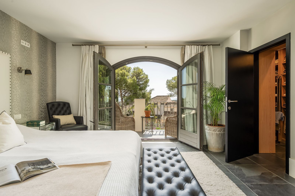 5 Bed Townhouse for sale in El Paraiso Costa Del Sol, Málaga, Spain