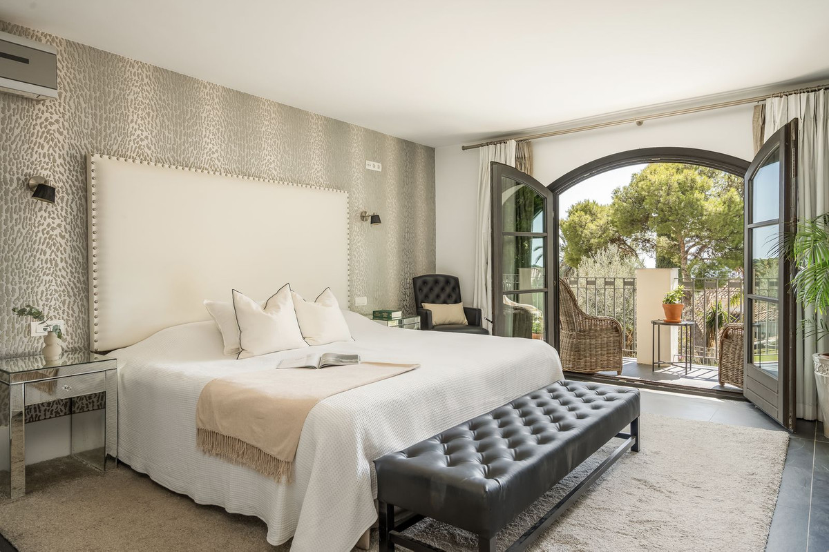5 Bed Townhouse for sale in El Paraiso Costa Del Sol, Málaga, Spain