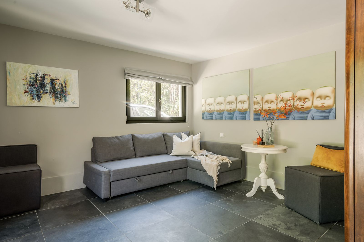 5 Bed Townhouse for sale in El Paraiso Costa Del Sol, Málaga, Spain