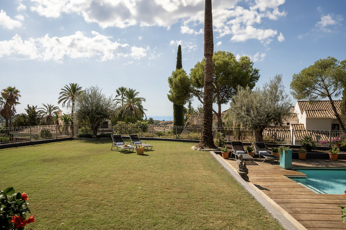 5 Bed Townhouse for sale in El Paraiso Costa Del Sol, Málaga, Spain
