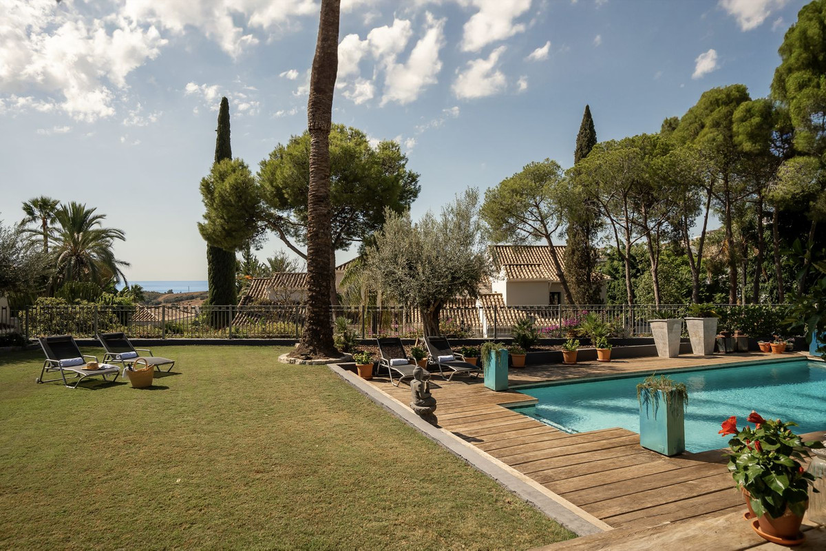 5 Bed Townhouse for sale in El Paraiso Costa Del Sol, Málaga, Spain