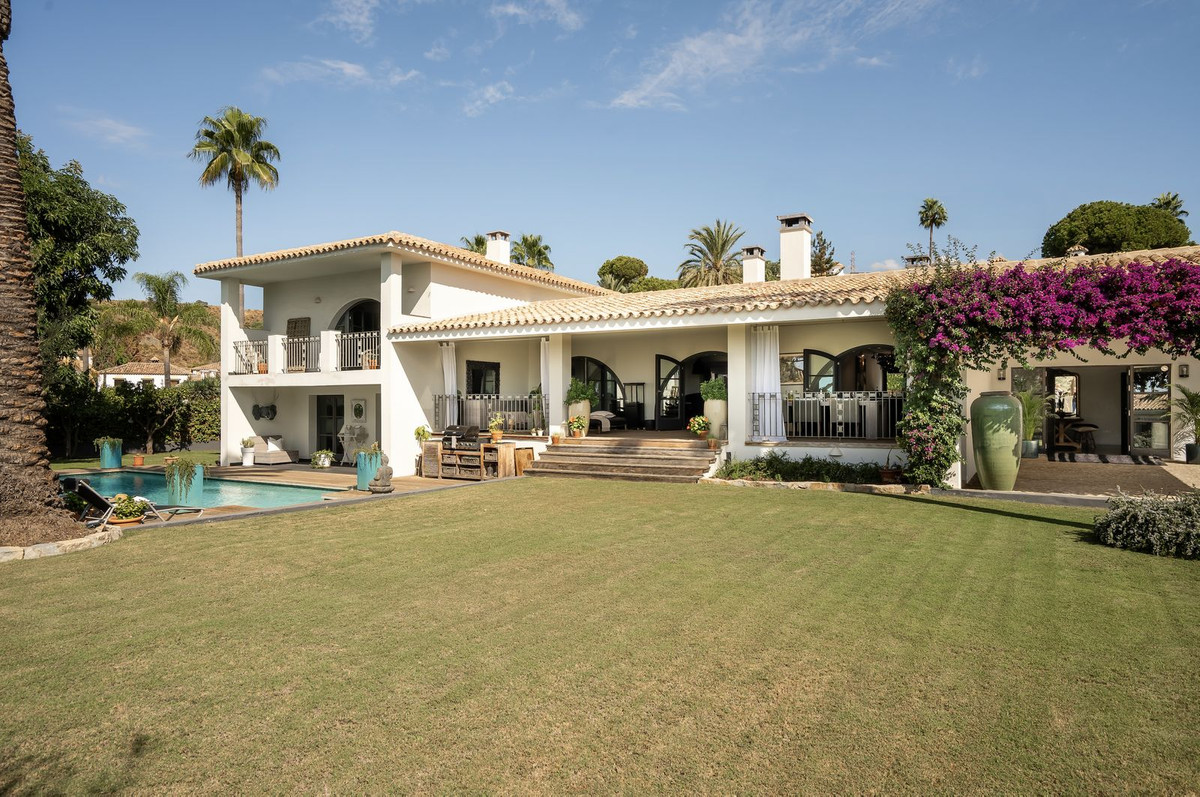 5 Bed Townhouse for sale in El Paraiso Costa Del Sol, Málaga, Spain