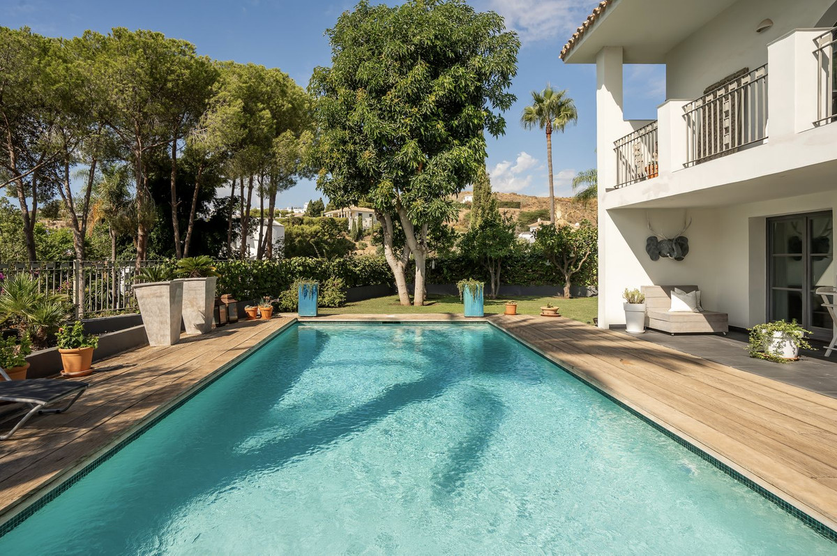 5 Bed Townhouse for sale in El Paraiso Costa Del Sol, Málaga, Spain