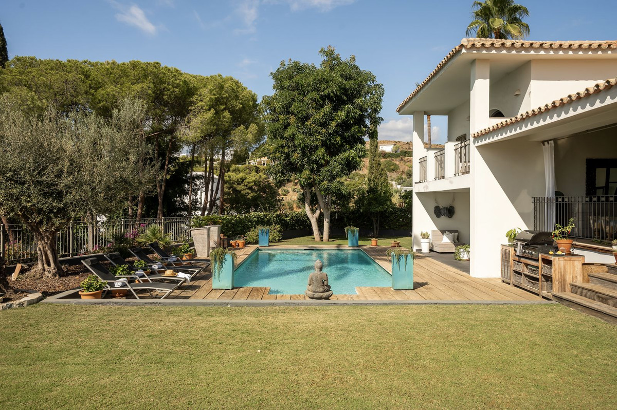 5 Bed Townhouse for sale in El Paraiso Costa Del Sol, Málaga, Spain
