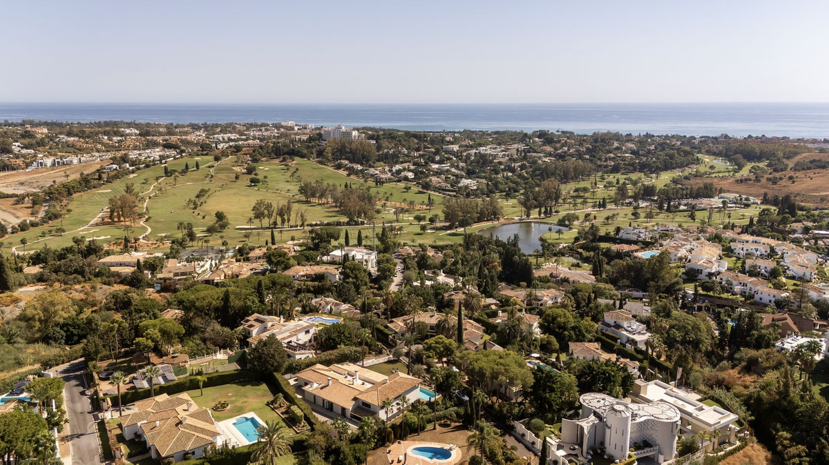 5 Bed Townhouse for sale in El Paraiso Costa Del Sol, Málaga, Spain