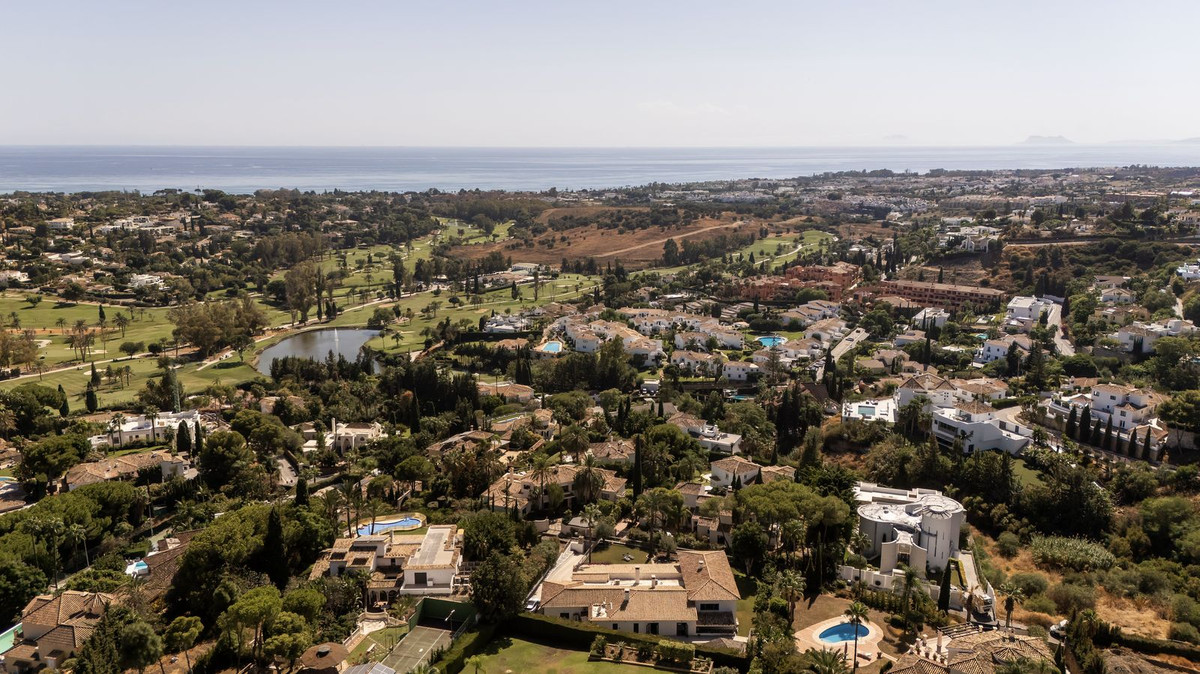 5 Bed Townhouse for sale in El Paraiso Costa Del Sol, Málaga, Spain