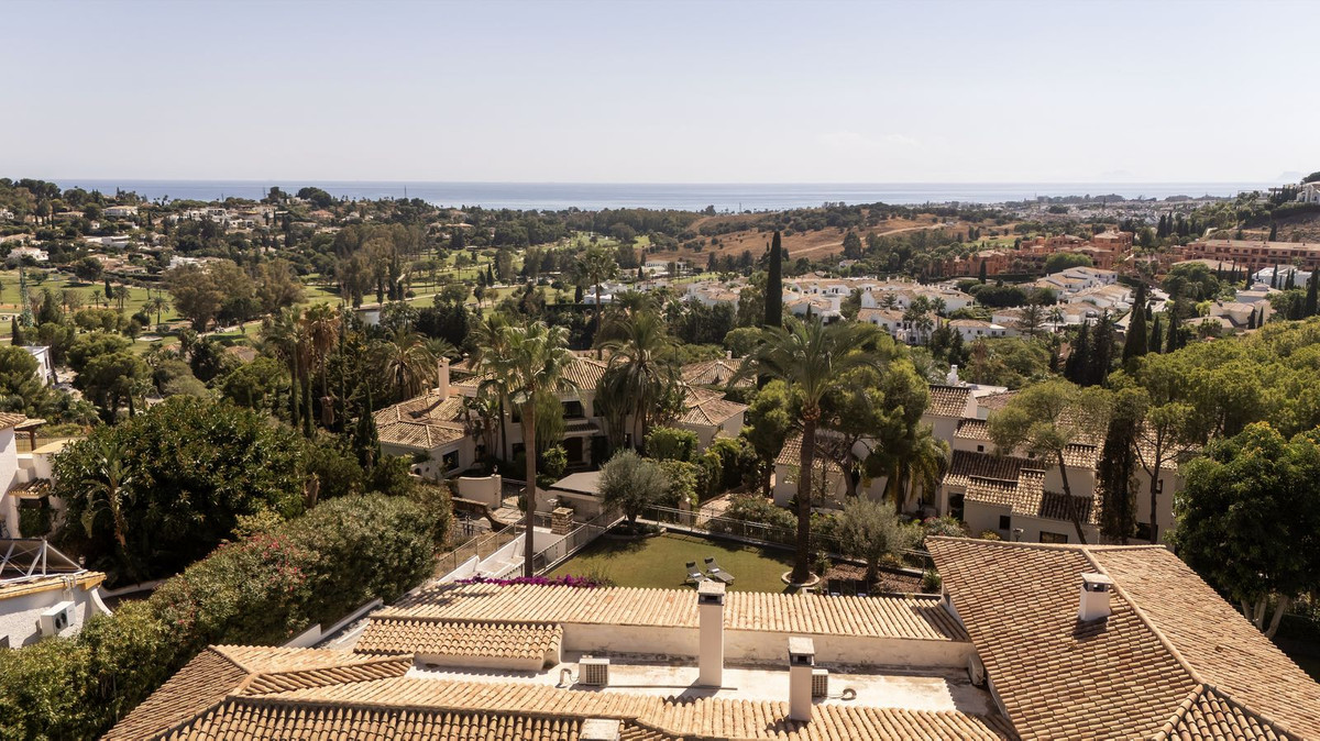 5 Bed Townhouse for sale in El Paraiso Costa Del Sol, Málaga, Spain