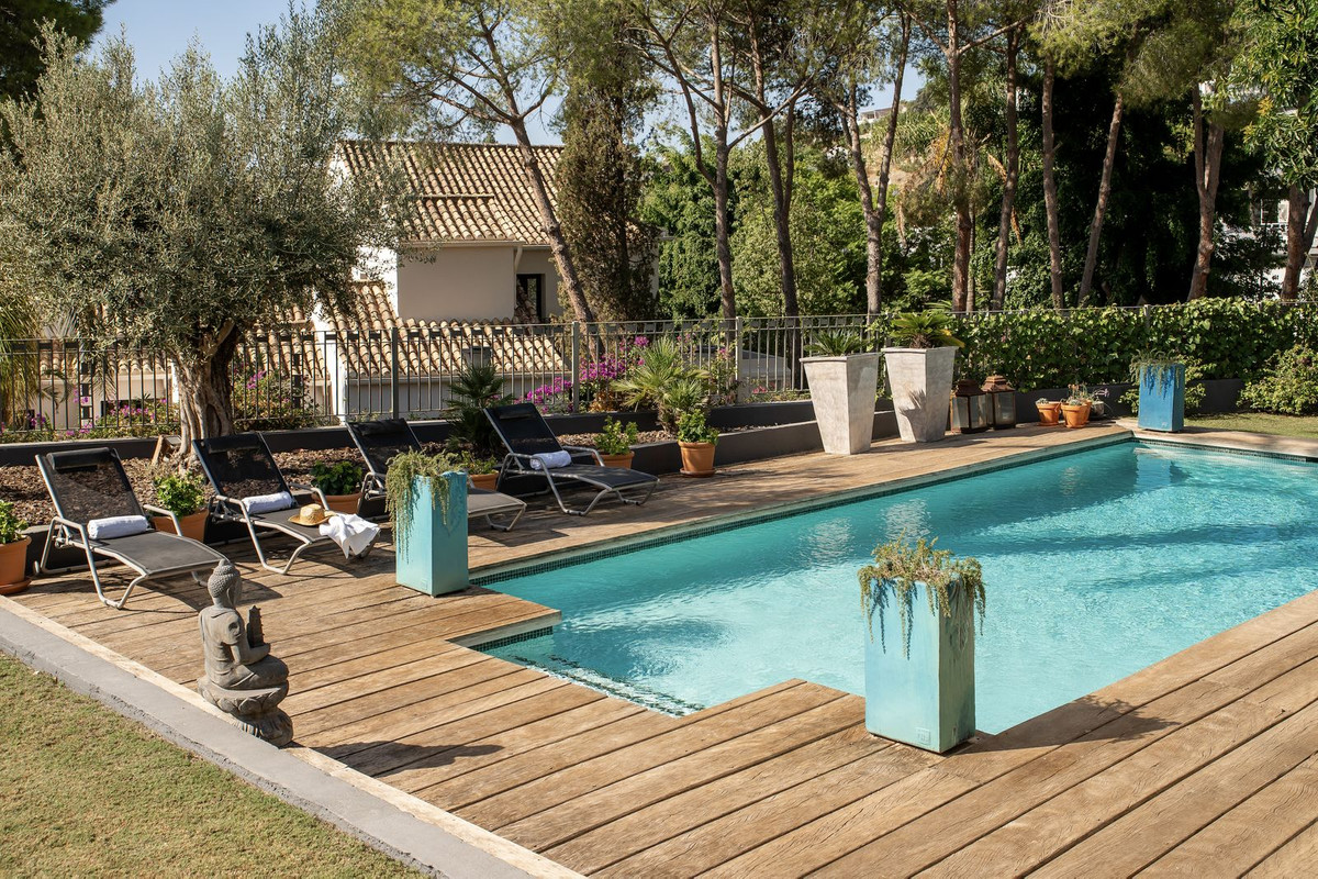 5 Bed Townhouse for sale in El Paraiso Costa Del Sol, Málaga, Spain