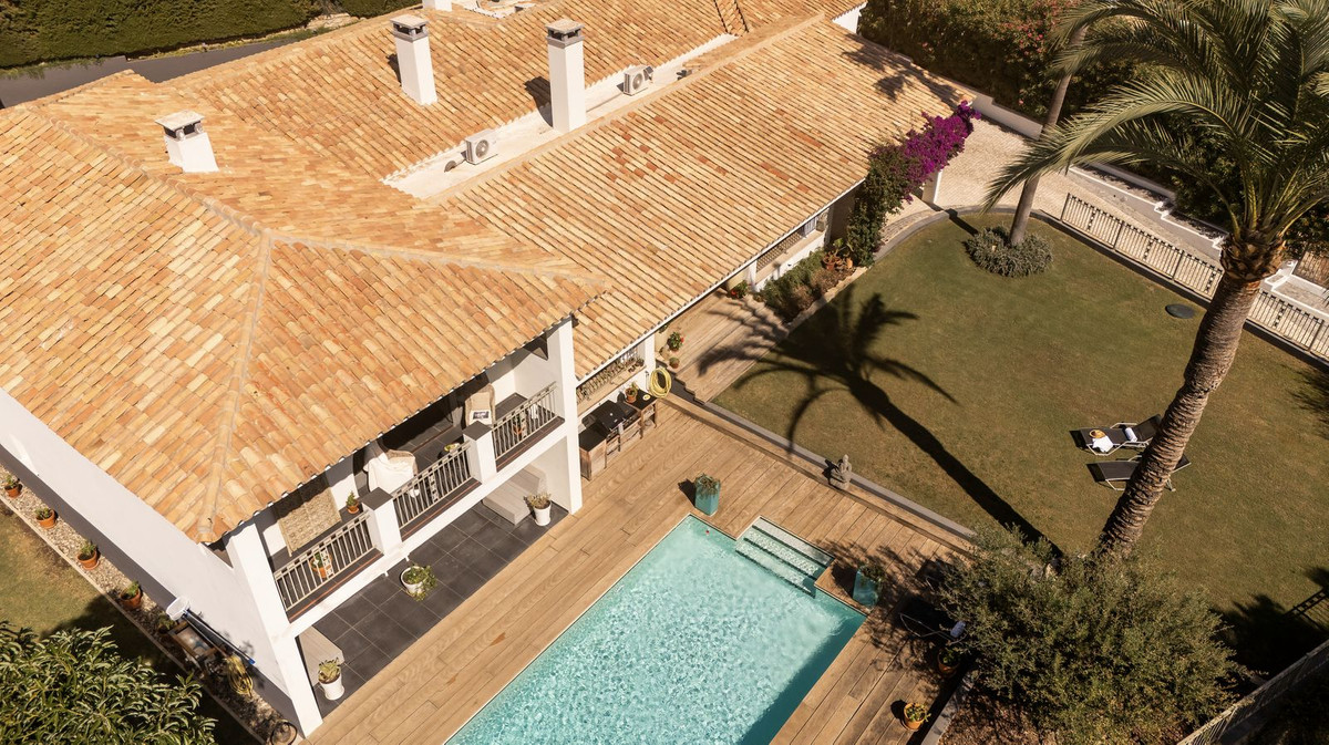 5 Bed Townhouse for sale in El Paraiso Costa Del Sol, Málaga, Spain