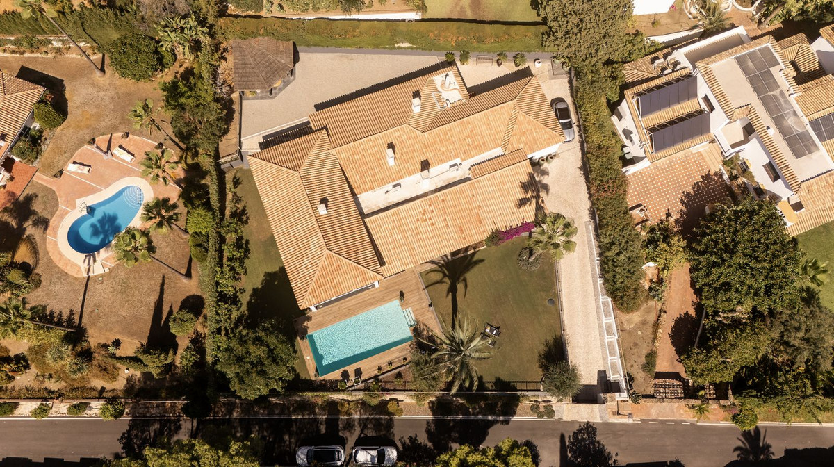 5 Bed Townhouse for sale in El Paraiso Costa Del Sol, Málaga, Spain