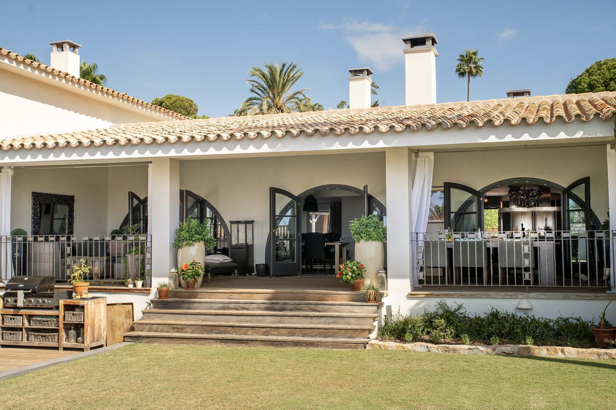 5 Bed Townhouse for sale in El Paraiso Costa Del Sol, Málaga, Spain