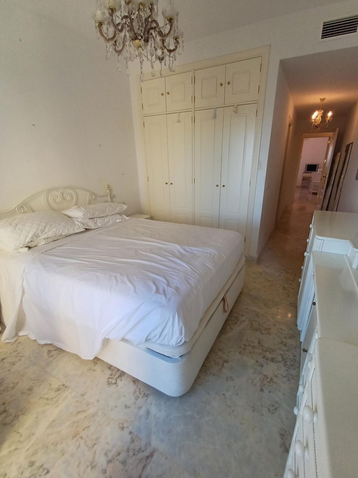 Se vende Apartamento Planta Media de 3 dormitorios en Costa Del Sol, Málaga, España