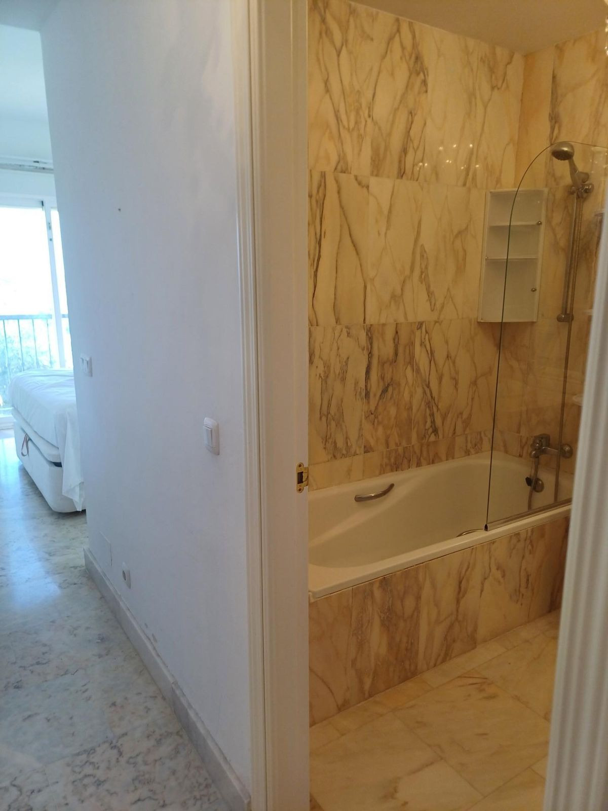 Se vende Apartamento Planta Media de 3 dormitorios en Costa Del Sol, Málaga, España