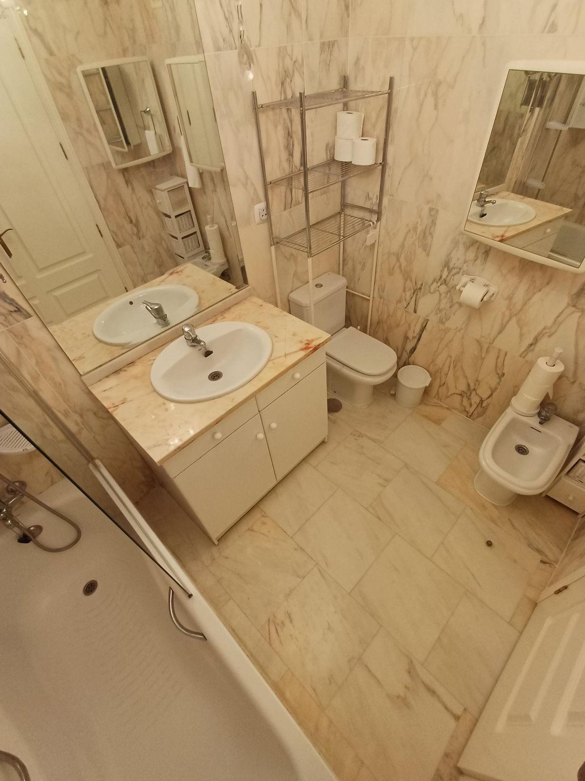 Se vende Apartamento Planta Media de 3 dormitorios en Costa Del Sol, Málaga, España