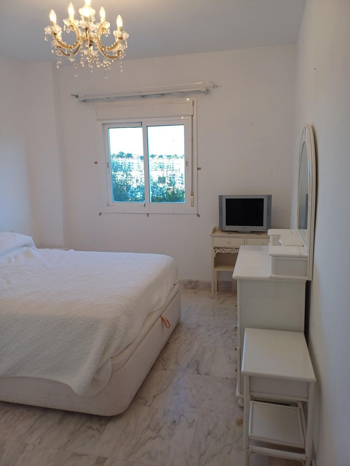 Se vende Apartamento Planta Media de 3 dormitorios en Costa Del Sol, Málaga, España