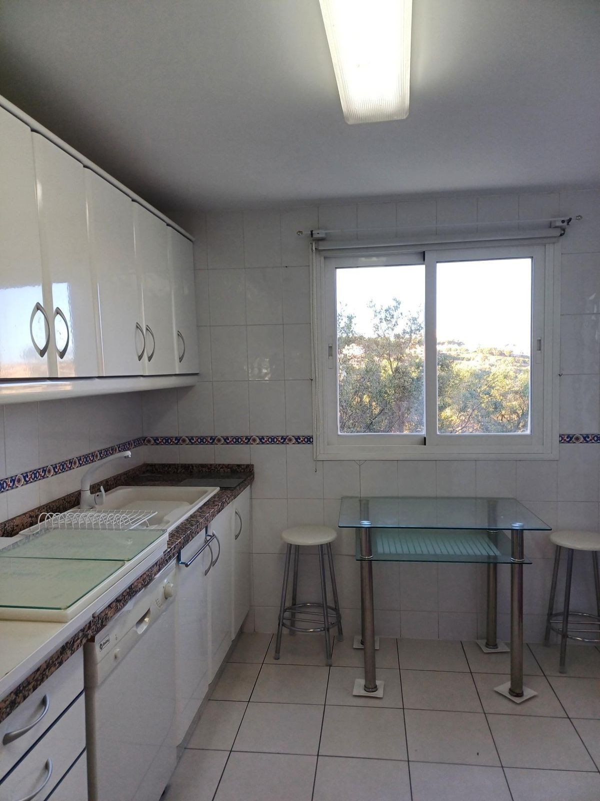 Se vende Apartamento Planta Media de 3 dormitorios en Costa Del Sol, Málaga, España