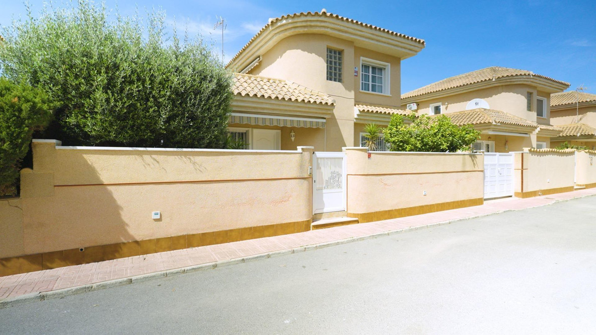 3 Bed Townhouse for sale in Torrevieja Costa Blanca, Alicante, Spain