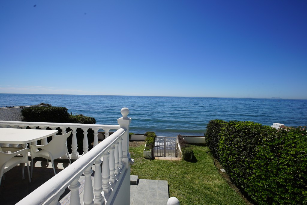 2 Bed Townhouse for sale in Estepona Costa Del Sol, Málaga, Spain
