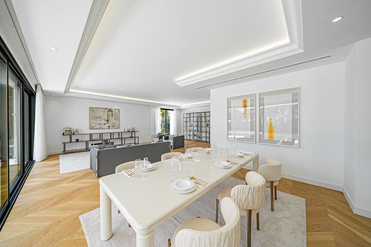 Se vende Villa - Chalet de 5 dormitorios en Costa Del Sol, Málaga, España