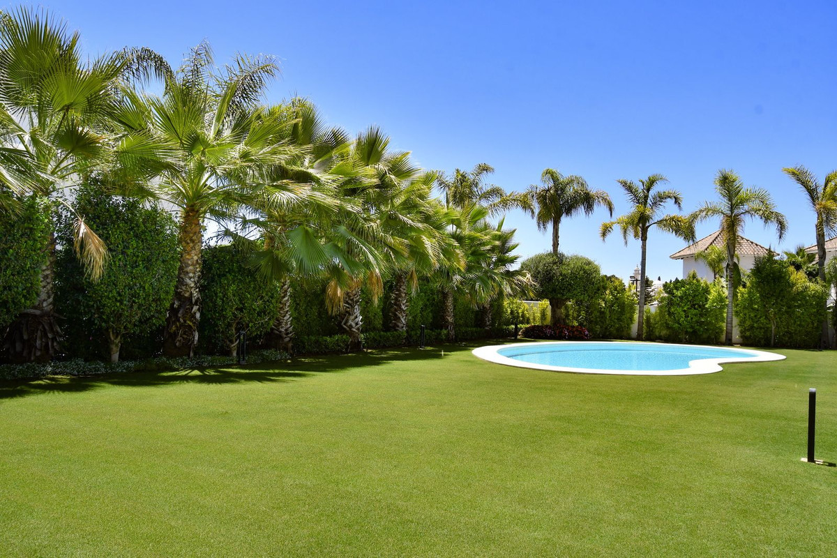 Se vende Villa - Chalet de 5 dormitorios en Costa Del Sol, Málaga, España