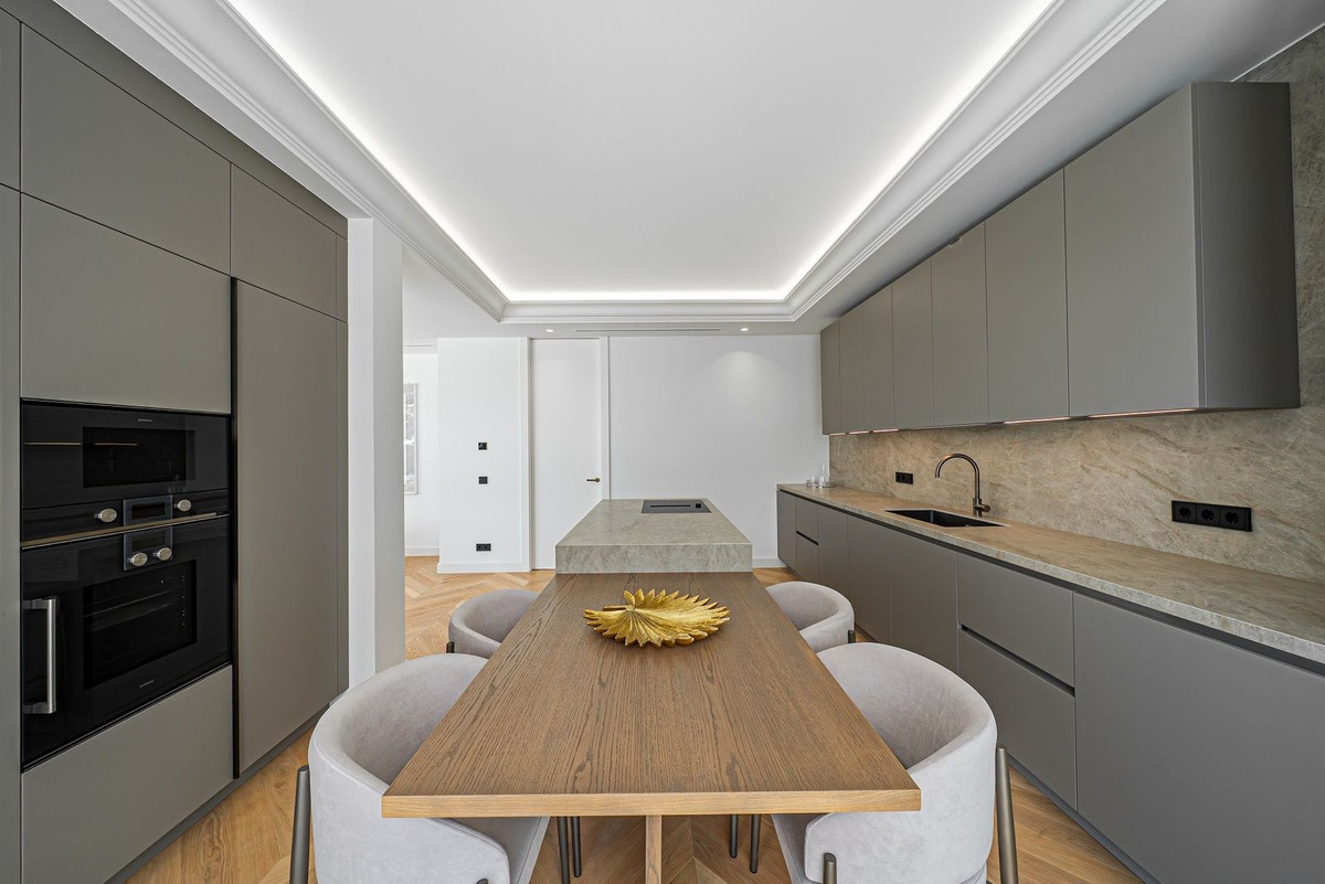 Se vende Villa - Chalet de 5 dormitorios en Costa Del Sol, Málaga, España