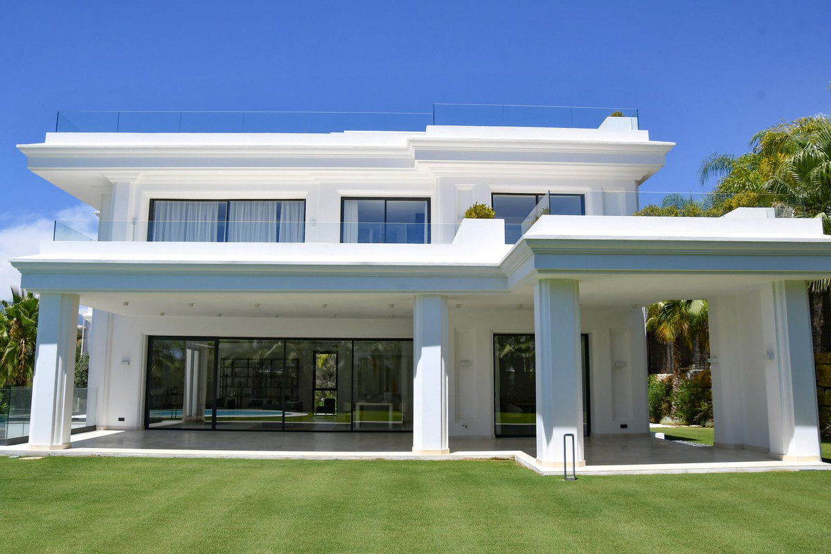 Se vende Villa - Chalet de 5 dormitorios en Costa Del Sol, Málaga, España