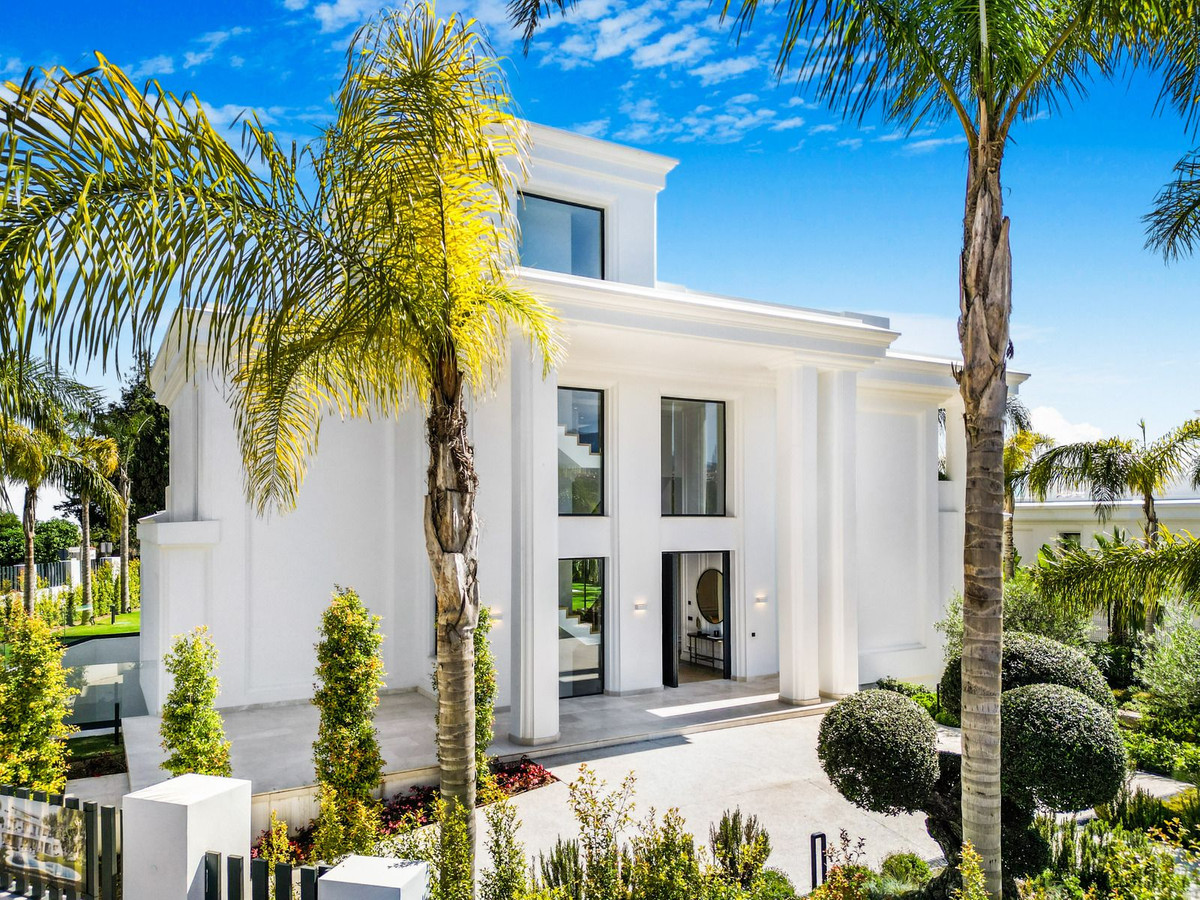 Se vende Villa - Chalet de 5 dormitorios en Costa Del Sol, Málaga, España