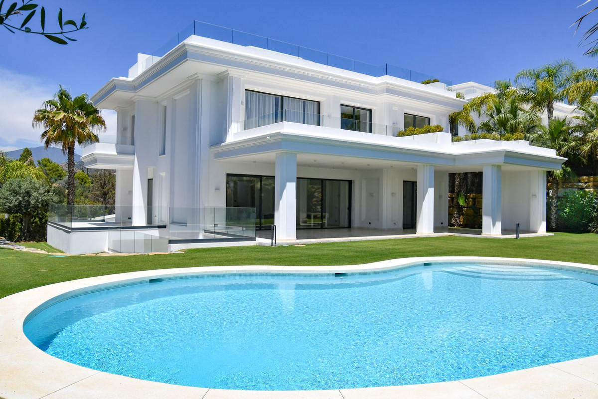 Se vende Villa - Chalet de 5 dormitorios en Costa Del Sol, Málaga, España