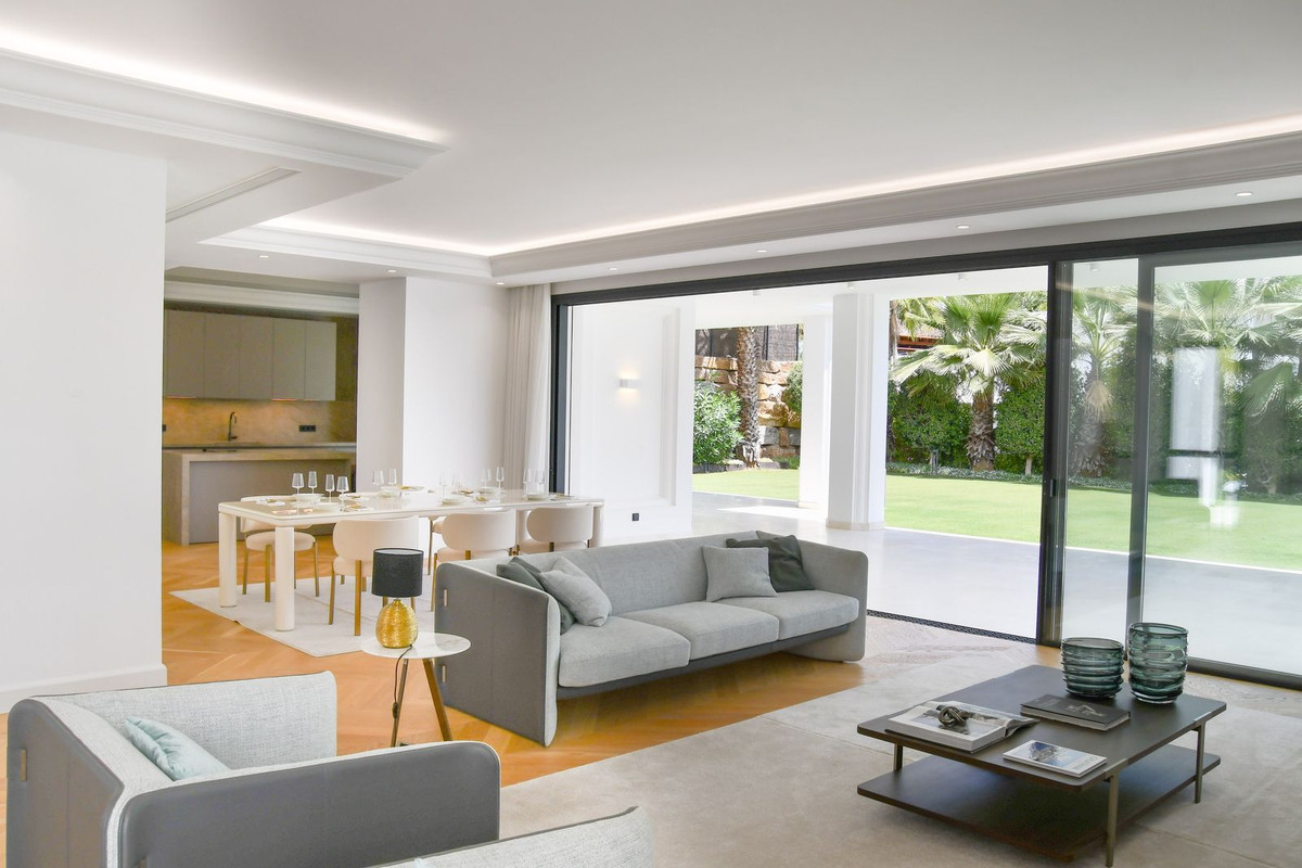 Se vende Villa - Chalet de 5 dormitorios en Costa Del Sol, Málaga, España
