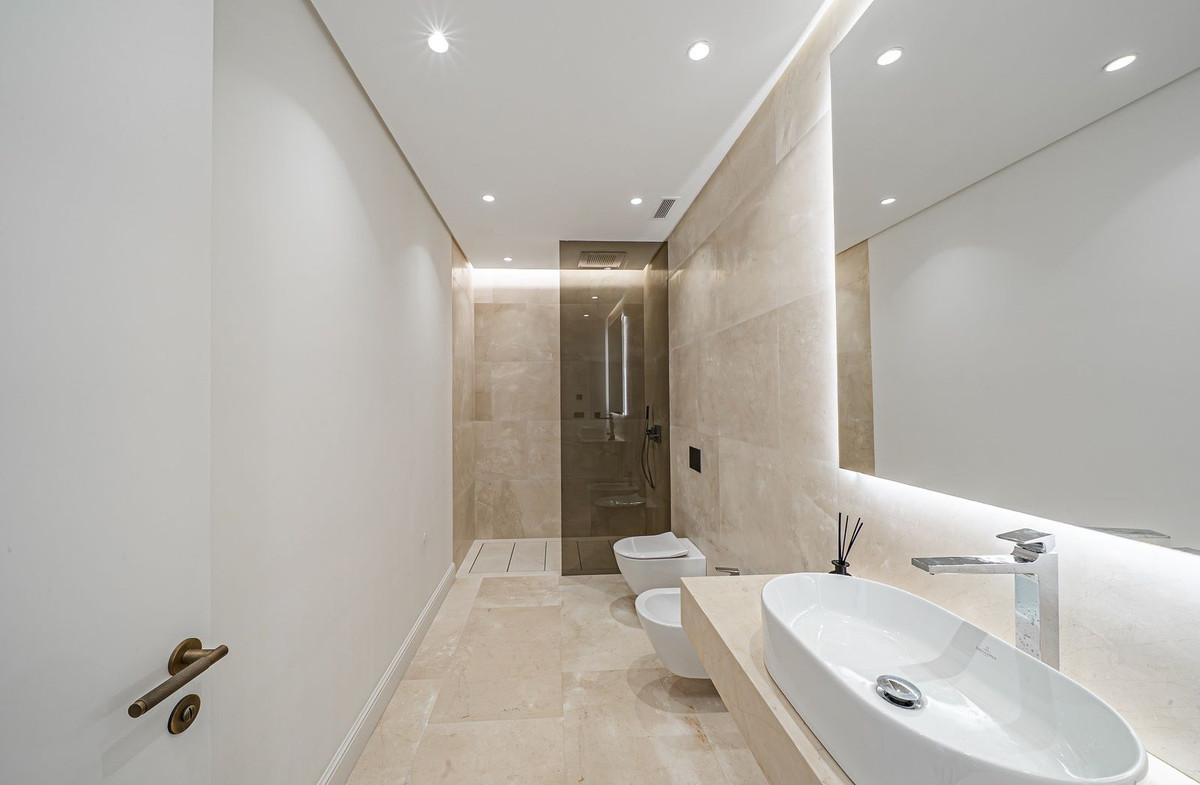 Se vende Villa - Chalet de 5 dormitorios en Costa Del Sol, Málaga, España