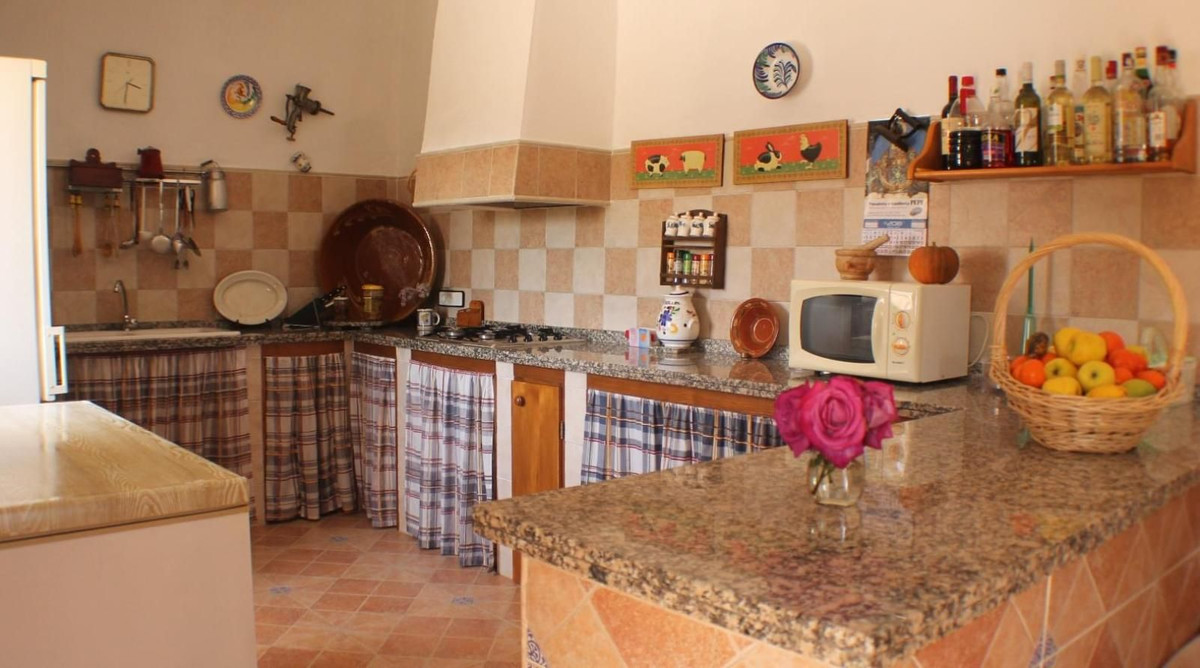 4 Bed Townhouse for sale in Gibralgalia Costa Del Sol, Málaga, Spain