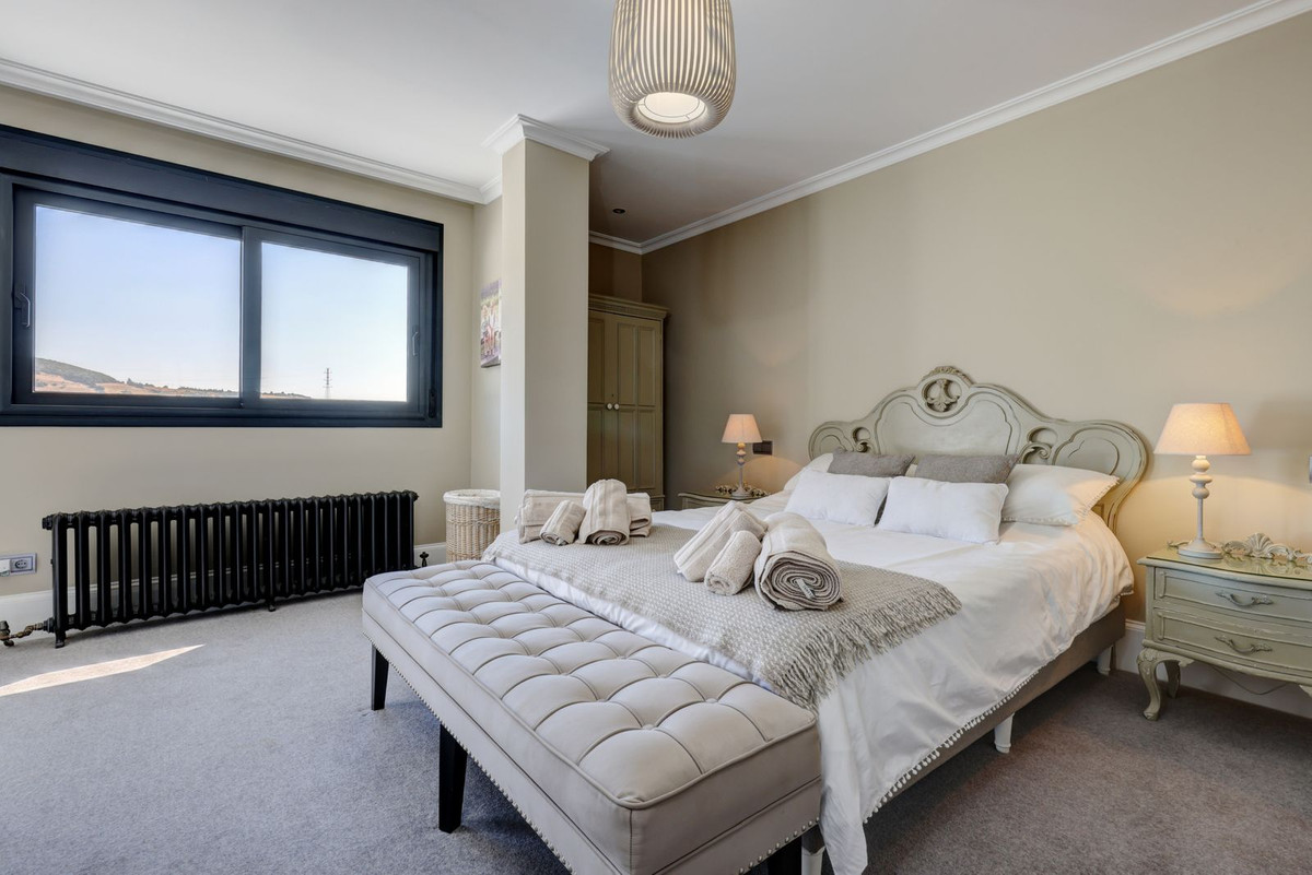 Se vende Villa - Chalet de 4 dormitorios en Costa Del Sol, Málaga, España