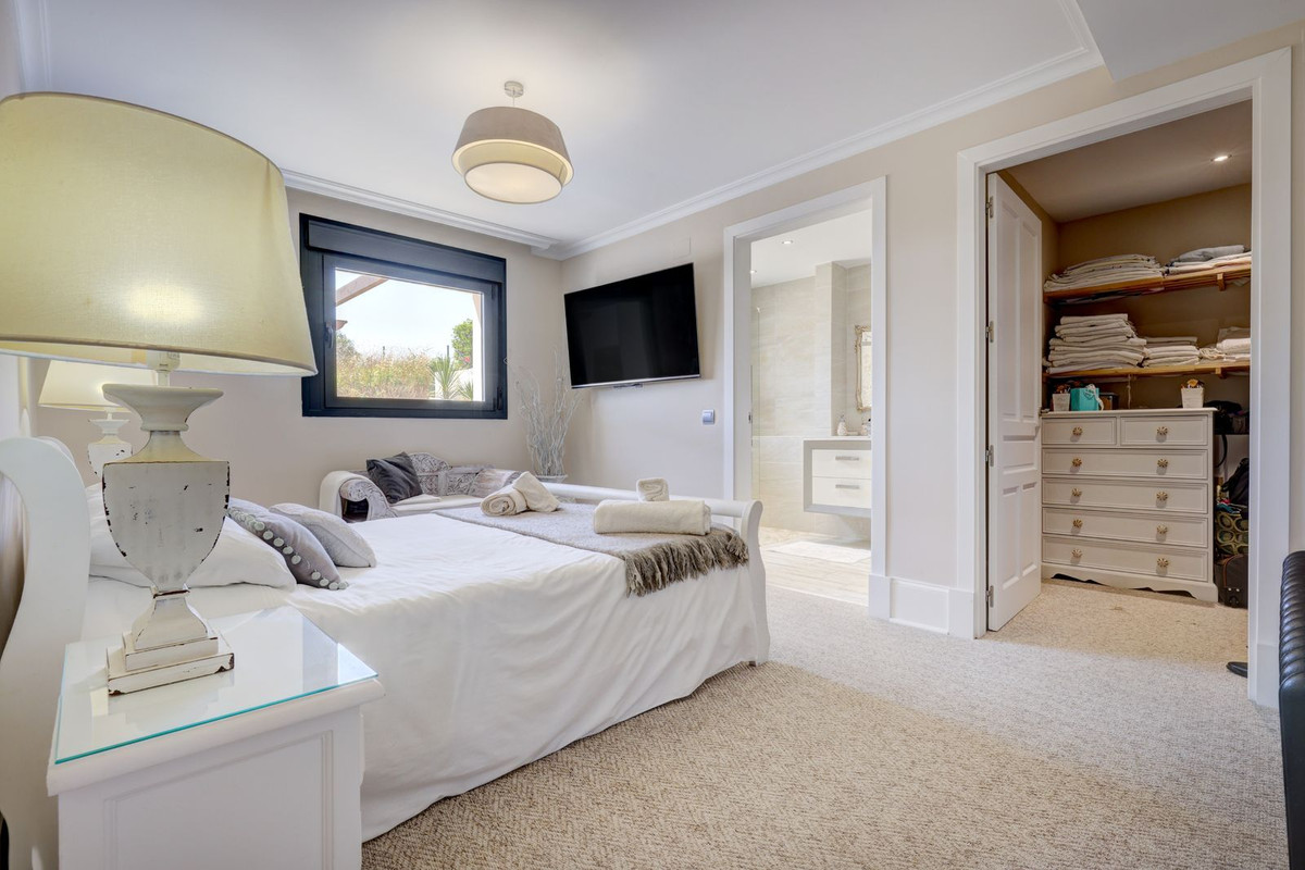 Se vende Villa - Chalet de 4 dormitorios en Costa Del Sol, Málaga, España