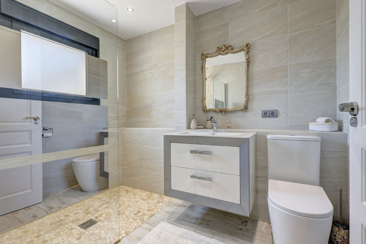 Se vende Villa - Chalet de 4 dormitorios en Costa Del Sol, Málaga, España